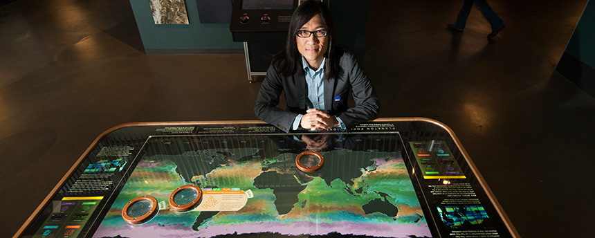 Kwan-Liu Ma, a UC Davis professor of computer science, with his World Plankton Populations table 