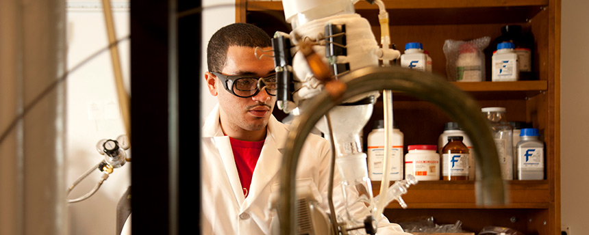 Intern Manuel Munoz working in a chemistry lab