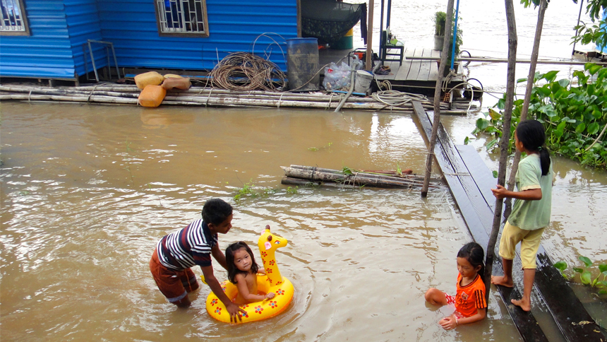 children swimming in Tonle Sap Lake