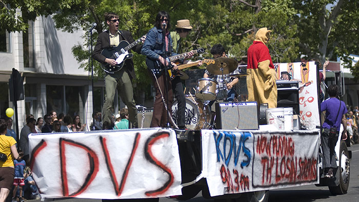 KDVS float at Picnic Day 2008