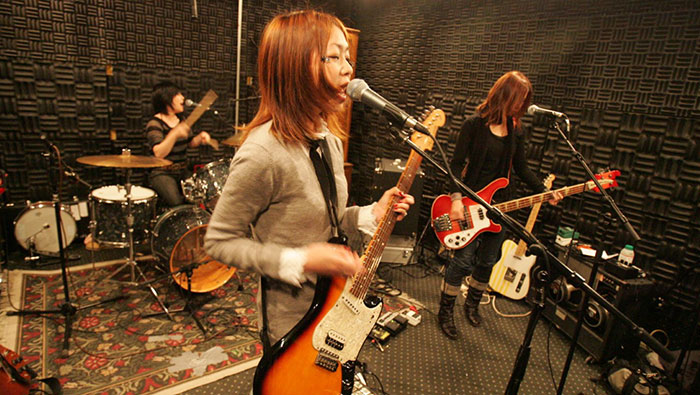 The Noodles performing Live in Studio A in 2006