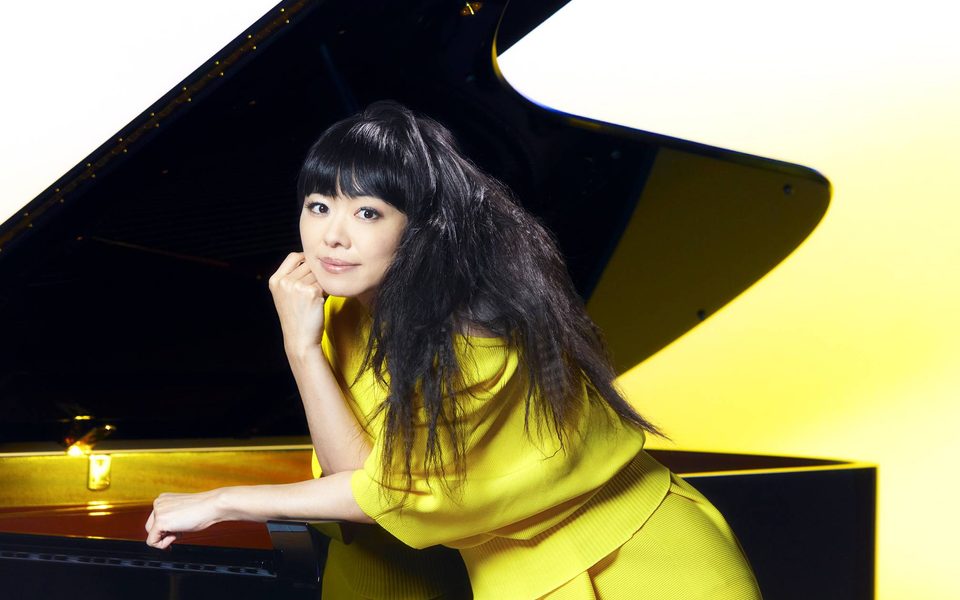 artist in yellow with piano