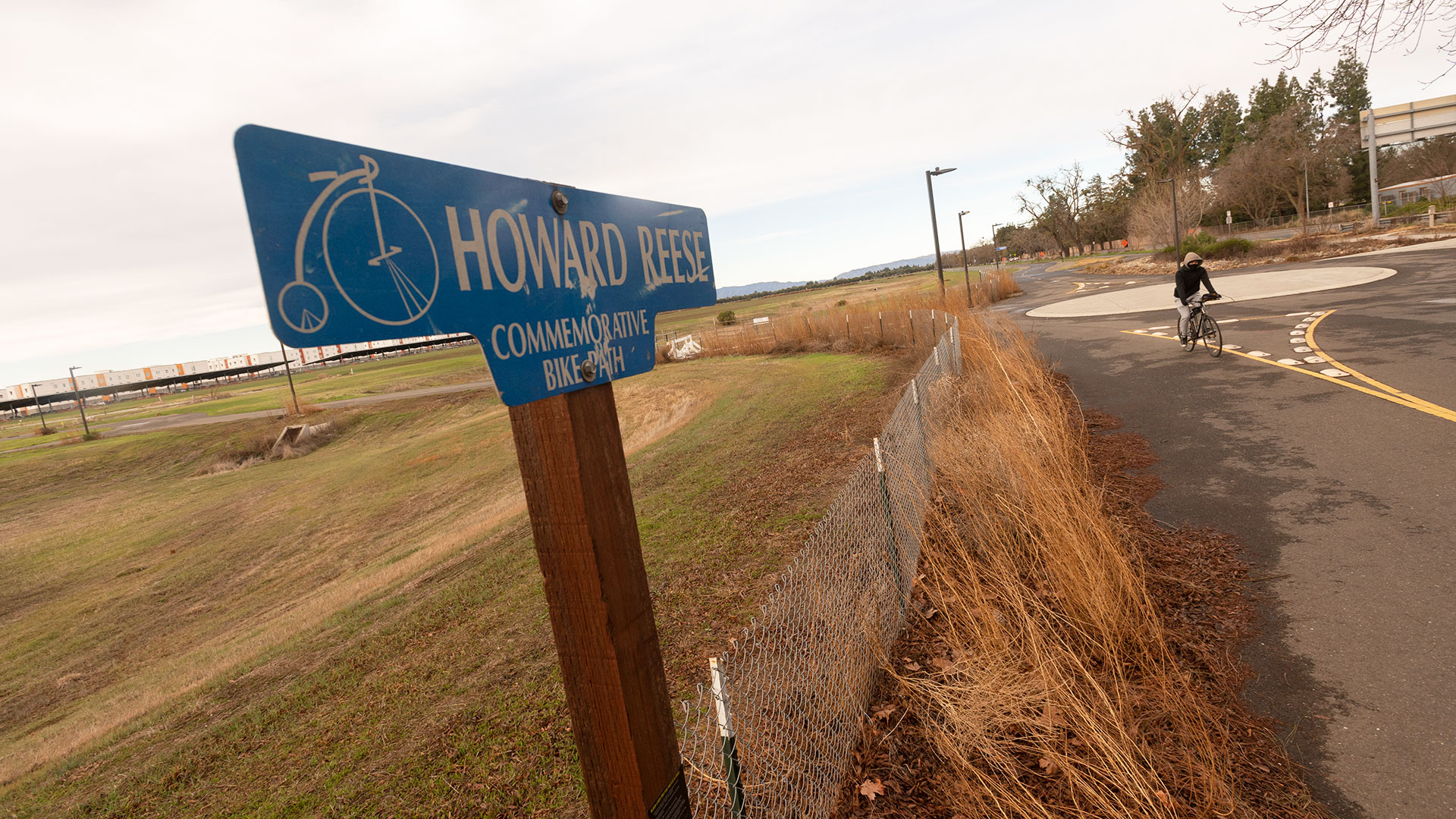 Photo of a street sign that says Howard Reese Commemorative Bike Path