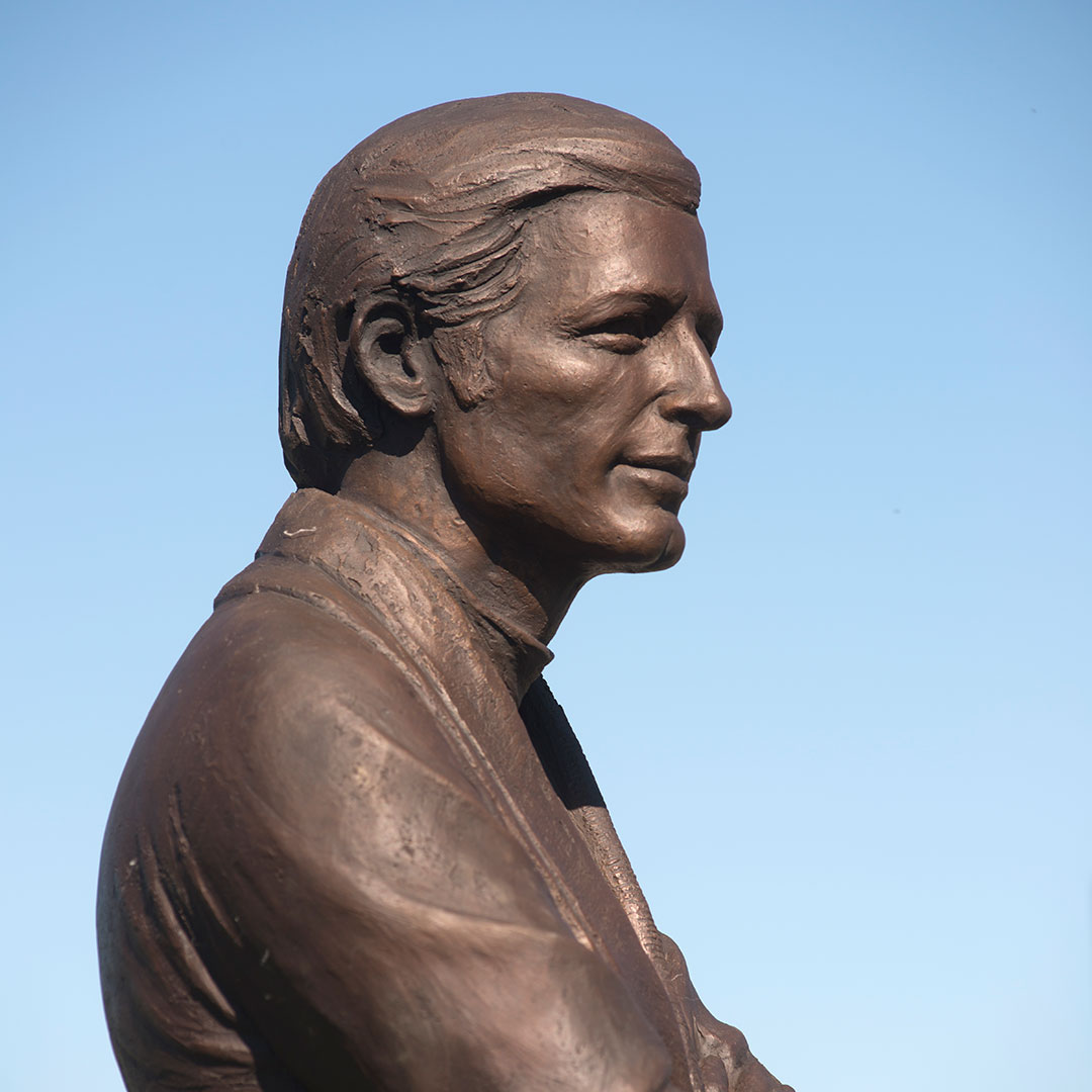 Photo of statue of Jim Sochor.