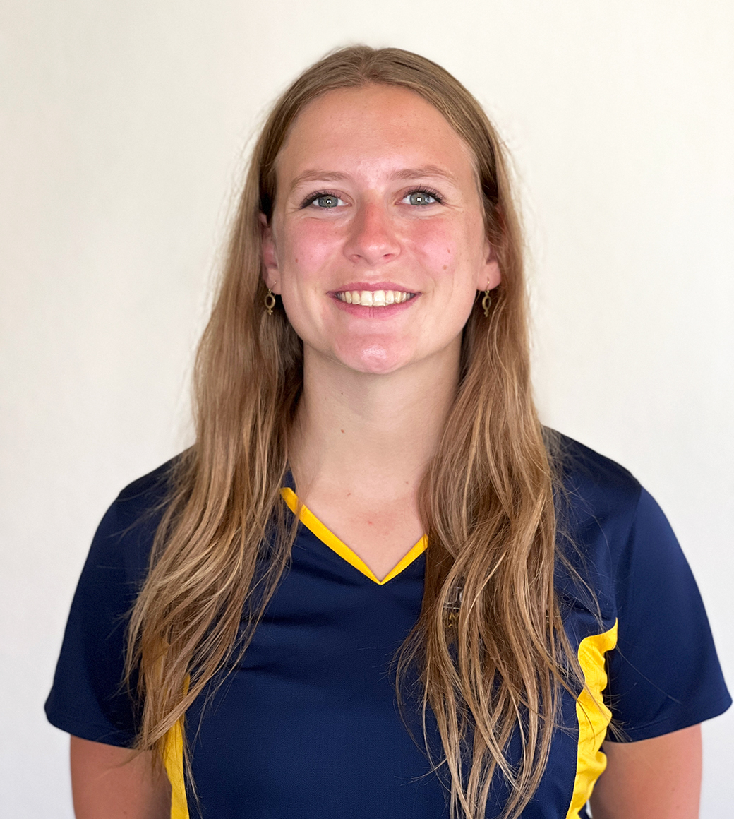 Photo portrait of UC Davis tour guide Zoe Brumbaugh