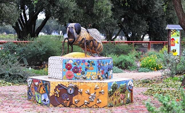 Bee sculpture at Haagen-Dazs Honey Bee Haven