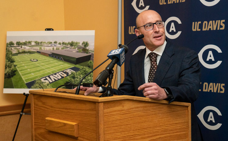 David Lubarsky at podium, during news conference