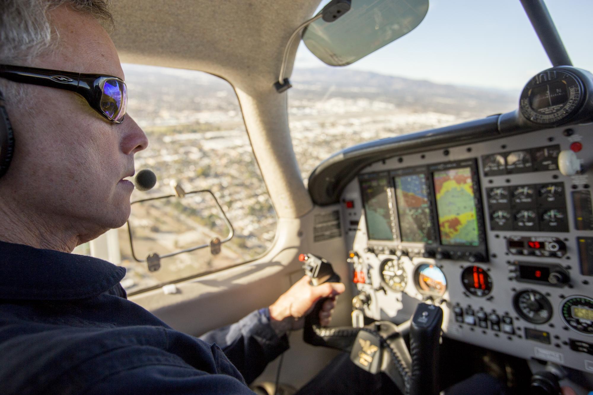 Pilot scientist flies airplane over Aliso Canyon.