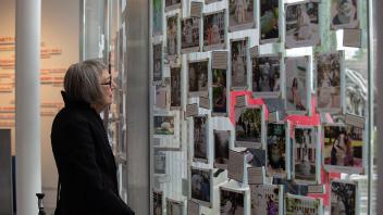 Sandra Shannonhouse, Robert Arneson’s widow, looks at a photo display of community members’ memories with the Eggheads.