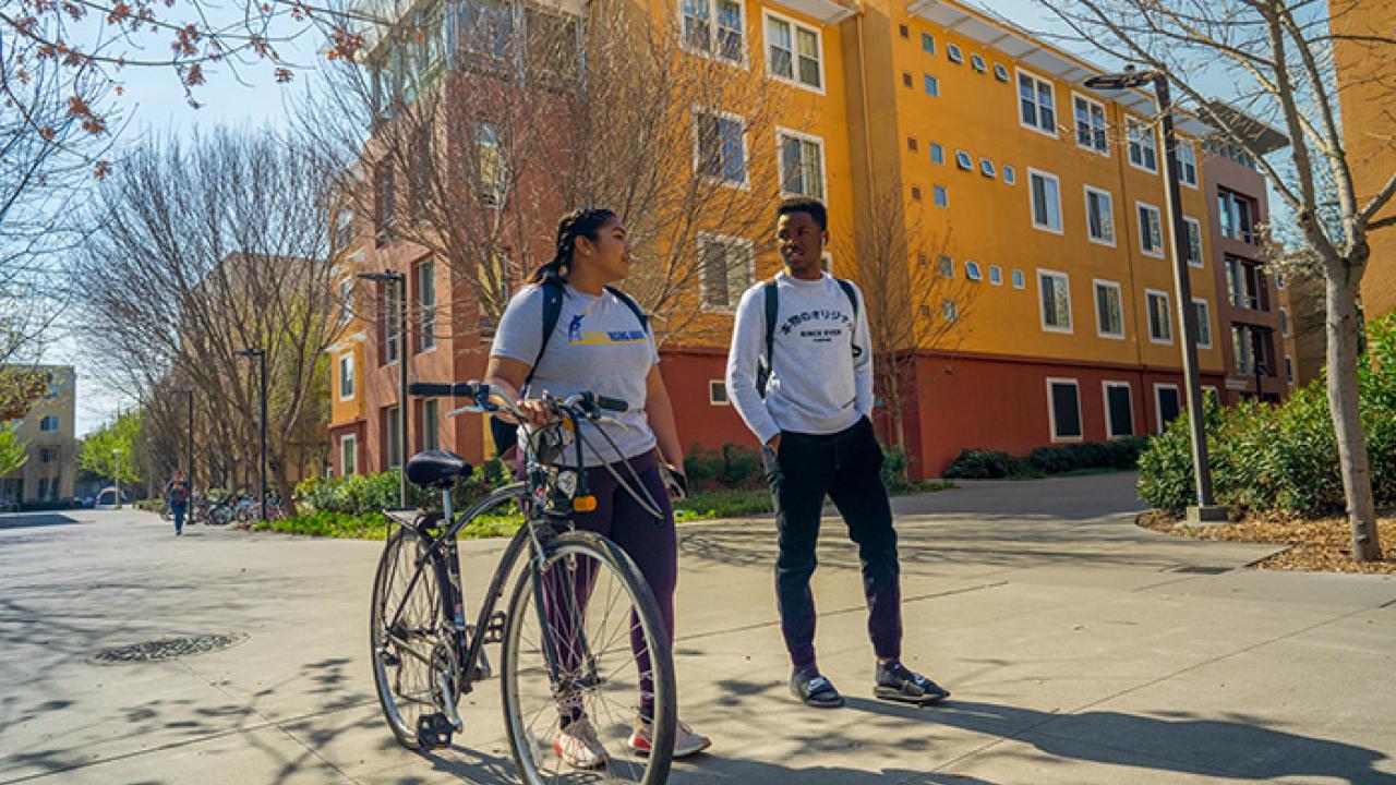 Students stroll through Tercero