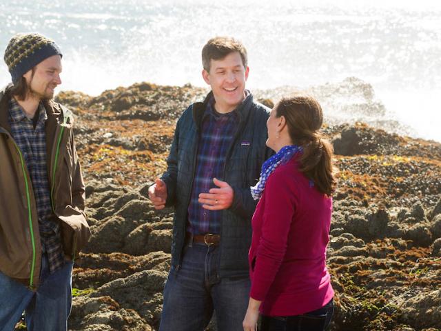 A professor discusses tidal pools with two students at the UC Davis Bodega Bay Marine lab