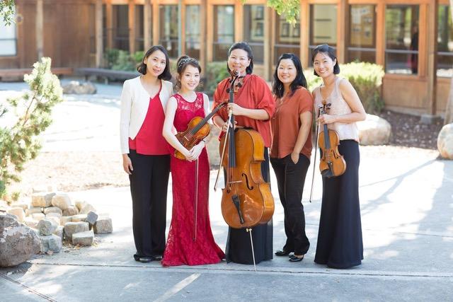 The members of Ensemble Ari posing outside, holding their instruments.