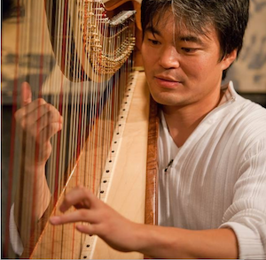 Motoshi Kosako playing the harp.