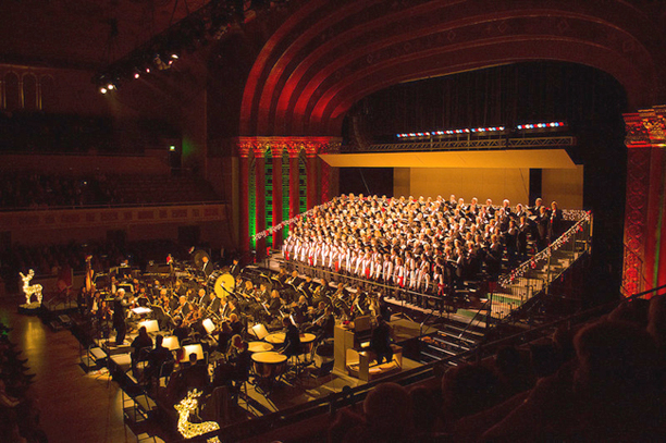 The Sacramento Choral Scoiety performing os stage.