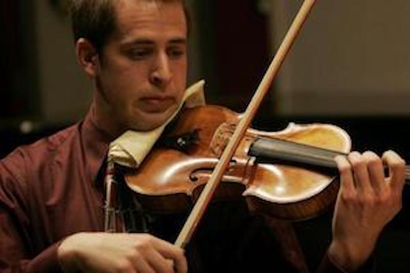 A student playing the vioiln.